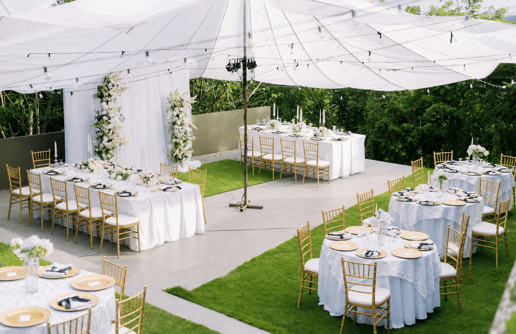 Outdoor Wedding Essentials: Parachute Tents, Umbrellas & Beautiful&nbsp;Details